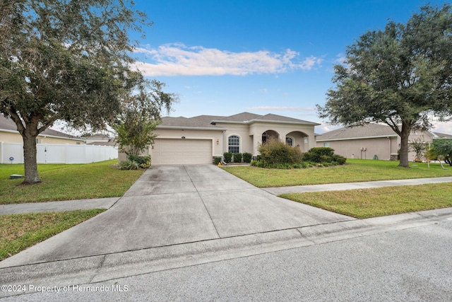 view of front of home featuring a garage and a front yard