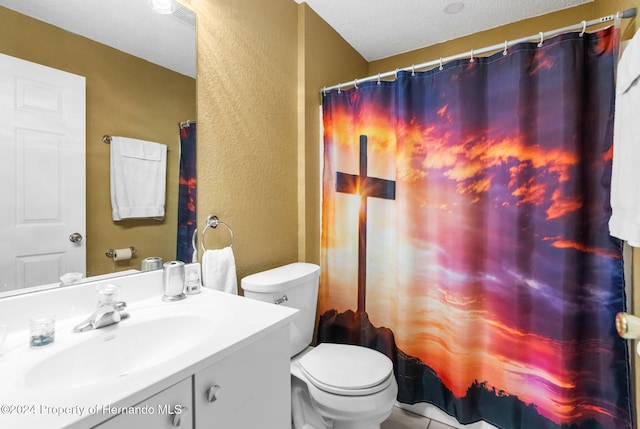 bathroom featuring a shower with curtain, vanity, toilet, and a textured ceiling