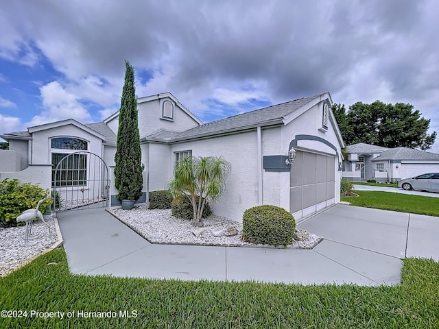 view of front of property featuring a garage and a front yard