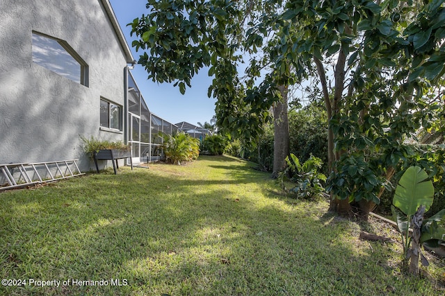 view of yard featuring a lanai