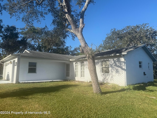 view of front facade with a garage and a front lawn