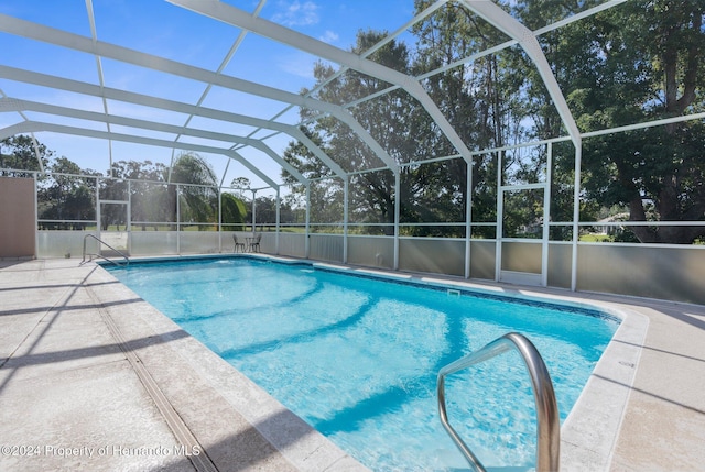 8016 Bellevista Ct, Spring Hill, FL 34606 - swimming pool featuring a patio area and glass enclosure