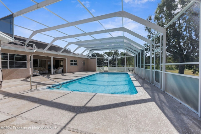 8016 Bellevista Ct, Spring Hill, FL 34606 - swimming pool with a patio area and a lanai