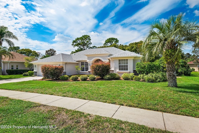 view of front facade with a front yard