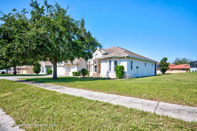 view of front of home featuring a front yard