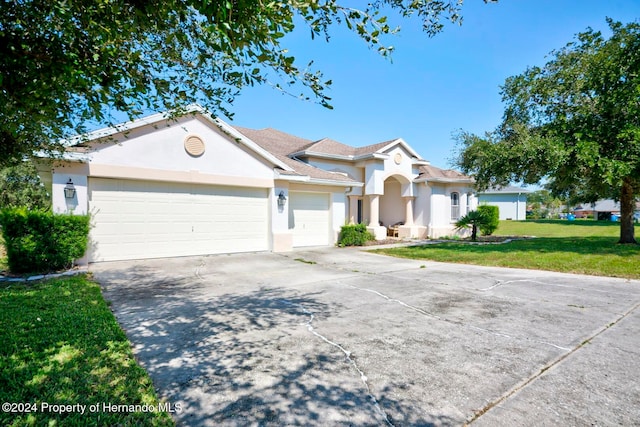 view of front facade featuring a front lawn and a garage