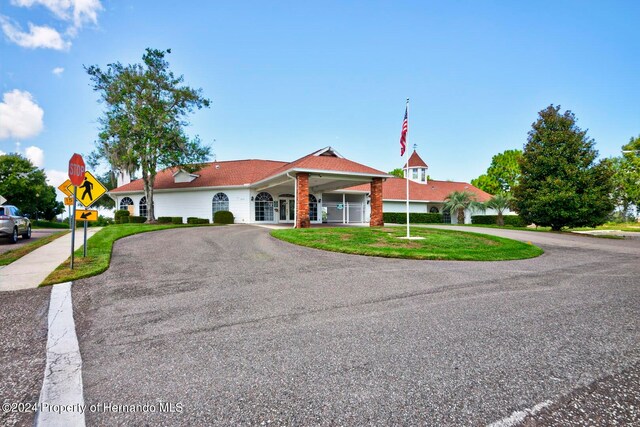 view of front of house with a front yard