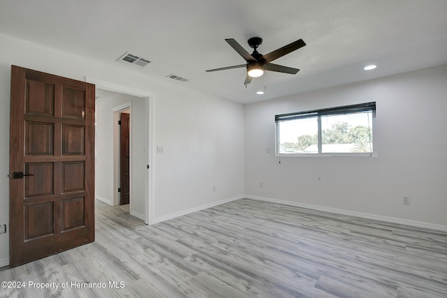 unfurnished room featuring light wood-type flooring and ceiling fan