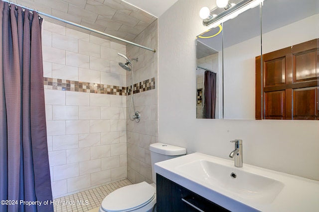 bathroom with toilet, a shower with curtain, and vanity