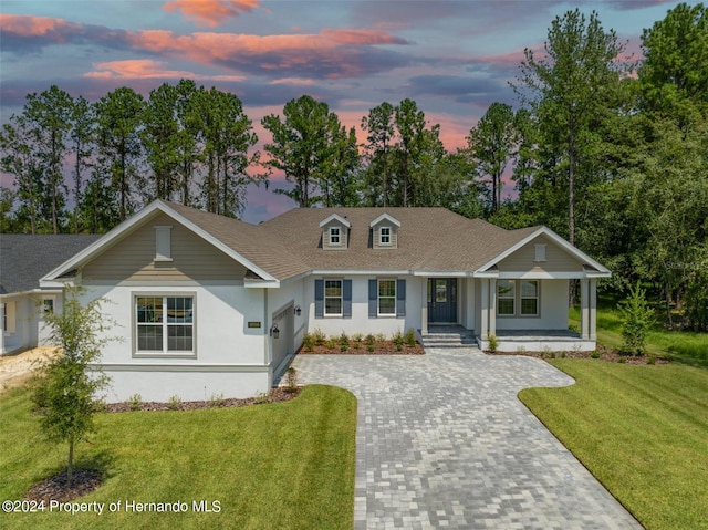 view of front of property featuring a porch and a yard