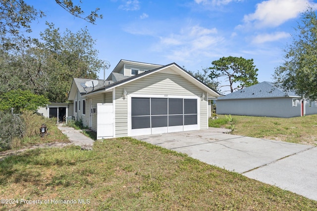 view of front of property with a front yard