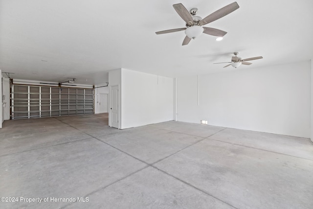 garage featuring ceiling fan