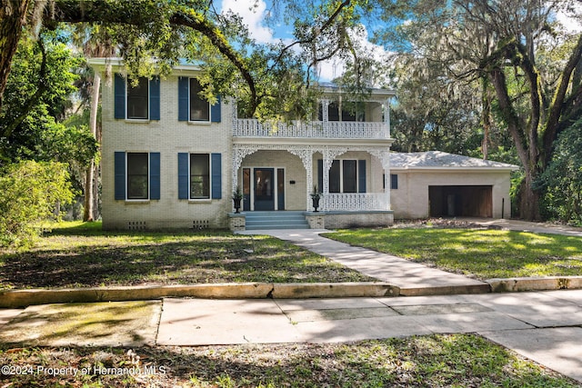 view of front facade featuring a front yard