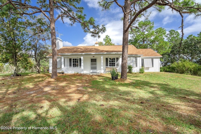 ranch-style house featuring a front lawn and a porch