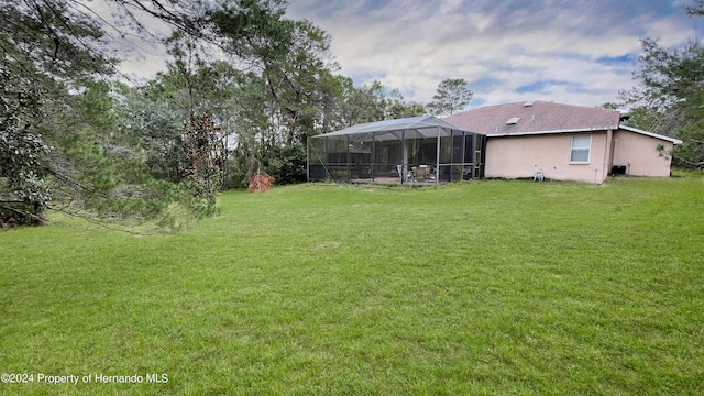 view of yard with a lanai