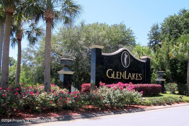 9355 Southern Belle Dr, Weeki Wachee, FL 34613 - view of community sign