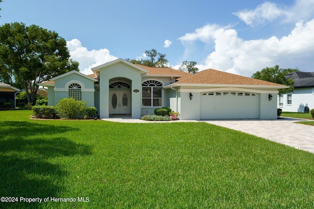 view of front facade with a garage and a front yard