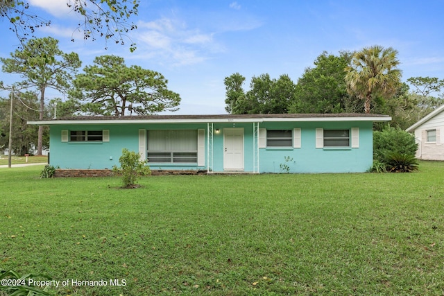 single story home with a front yard