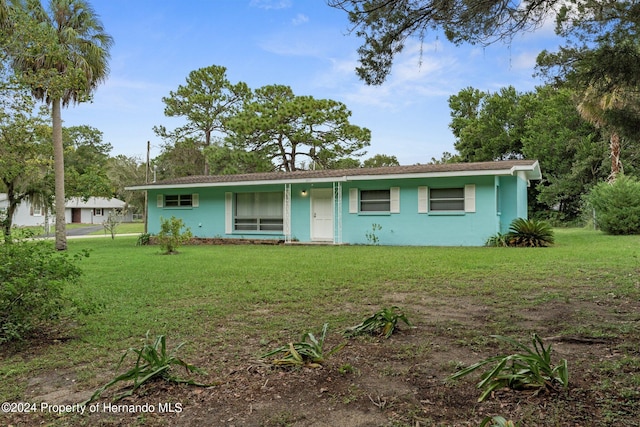 single story home featuring a front yard