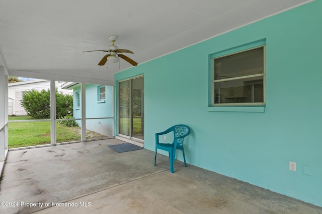 unfurnished sunroom with a wealth of natural light and ceiling fan