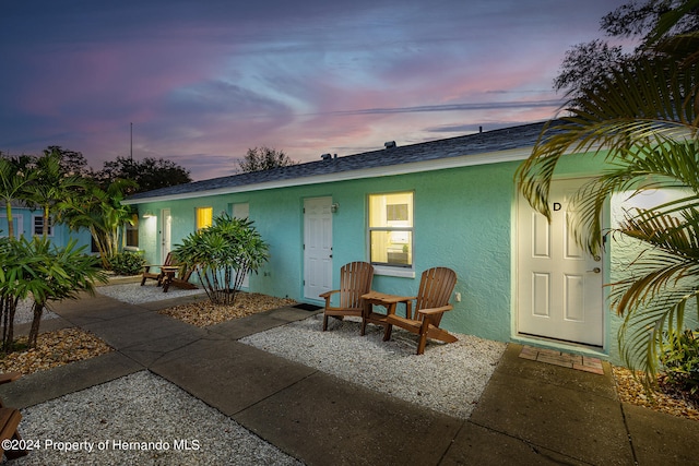 Listing photo 3 for 1016 E Lemon St, Tarpon Springs FL 34689