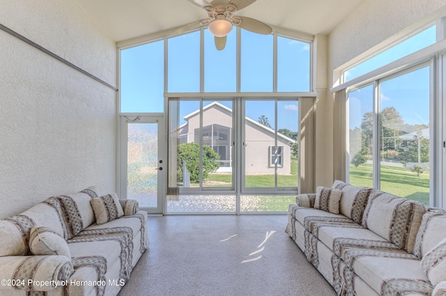 sunroom with lofted ceiling and ceiling fan