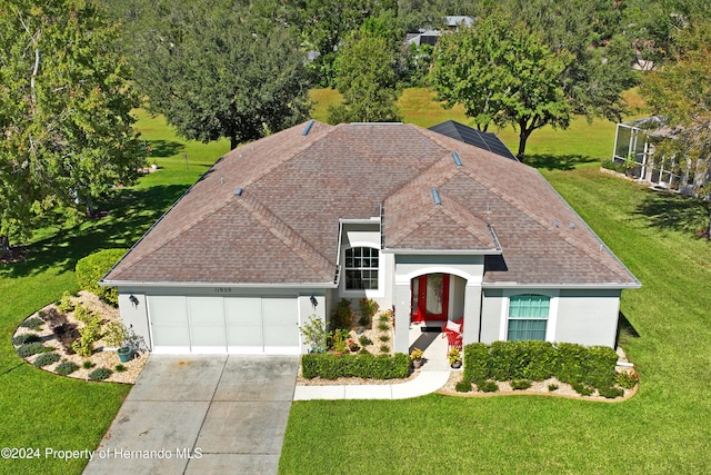 view of front of house featuring a garage and a front yard