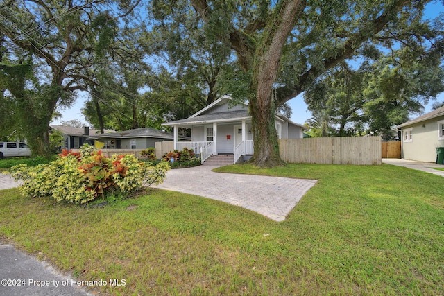 view of front facade with a porch and a front yard