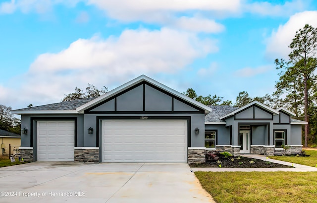 view of front of property featuring a front yard and a garage