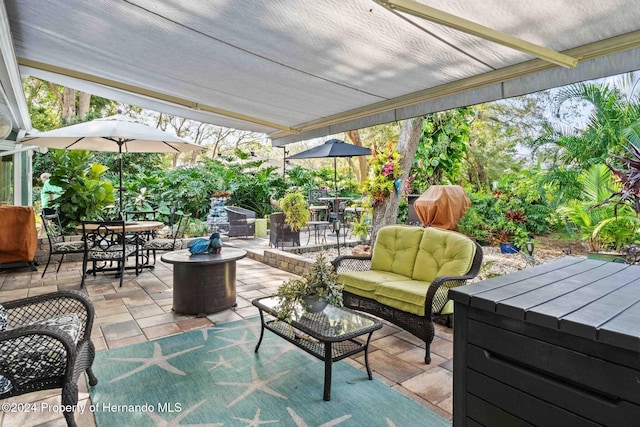 view of patio / terrace featuring an outdoor hangout area