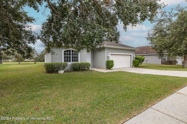 view of front of house featuring a front yard and a garage