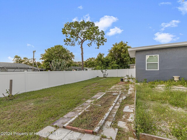 1009 Cobbelstone Dr, Spring Hill, FL 34606 - view of yard with a vegetable garden