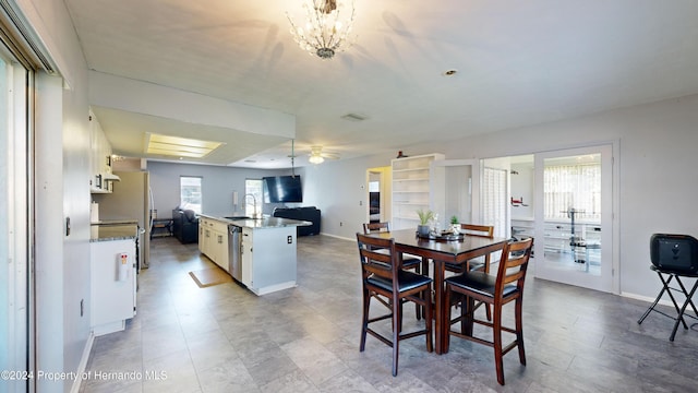 dining space featuring sink, ceiling fan, and plenty of natural light