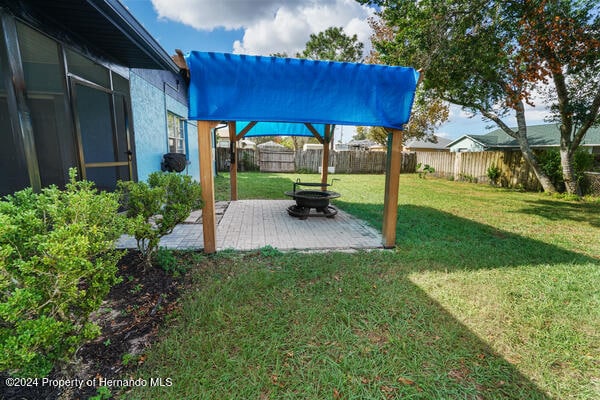 view of yard with a patio area