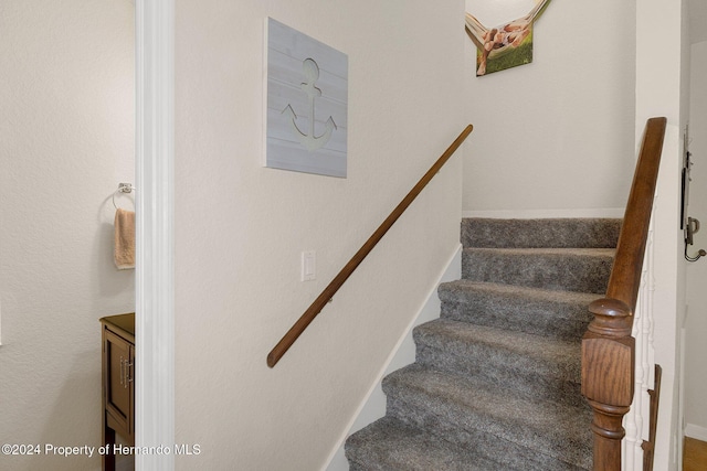 7413 Gettysburg Dr, Weeki Wachee, FL 34607 - view of stairs