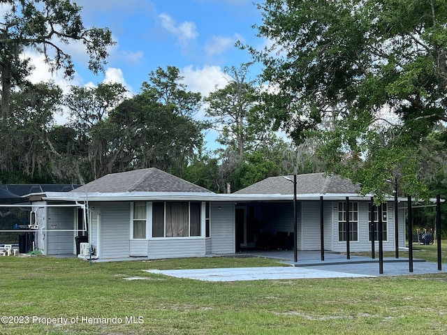 ranch-style home with a front yard