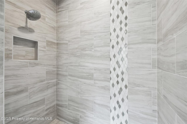 bathroom featuring tiled shower