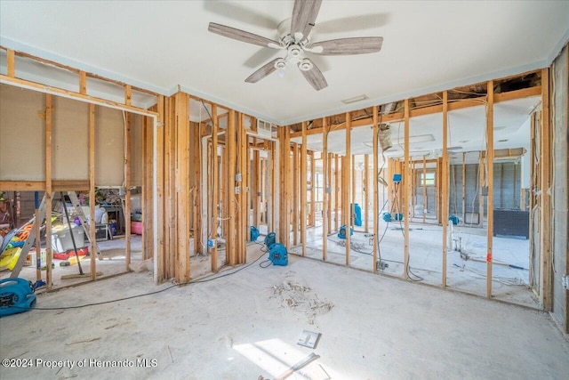 miscellaneous room with ceiling fan