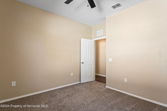 unfurnished room featuring ceiling fan and carpet floors