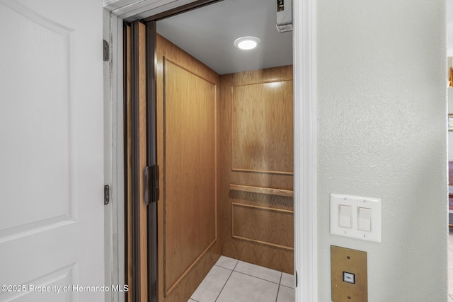 room details featuring elevator