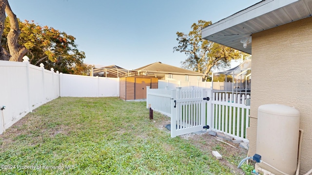 view of yard with a shed