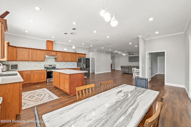 dining space with crown molding, sink, ceiling fan, and dark wood-type flooring