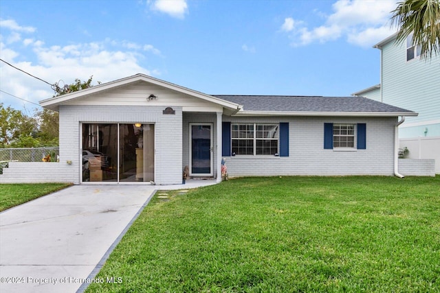 view of front of house with a front lawn