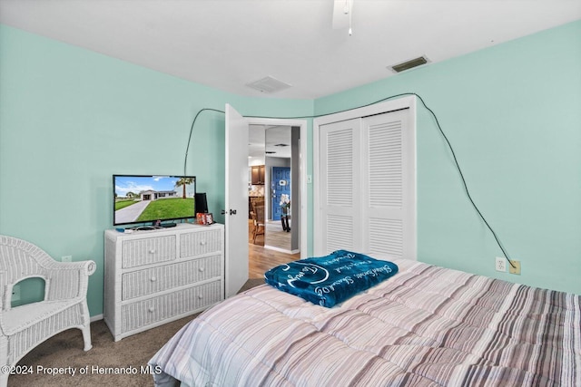 bedroom featuring carpet, a closet, and ceiling fan