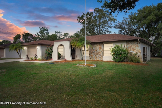 view of front of house featuring a lawn and a garage