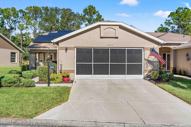 view of front of property featuring solar panels and a front yard