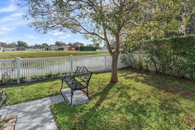 view of yard featuring a water view