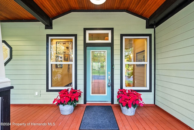 property entrance featuring covered porch