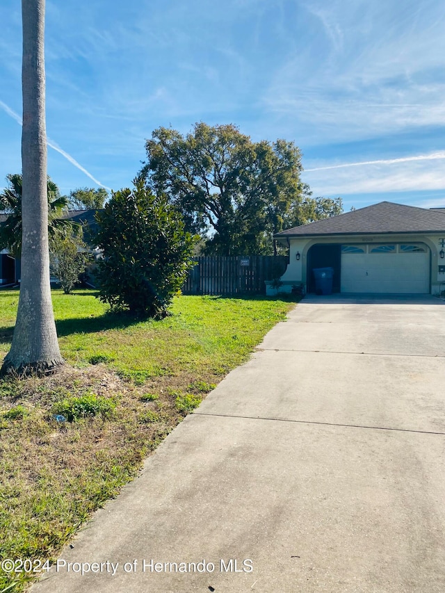 view of front facade with a garage and a front yard