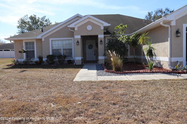 single story home featuring a front yard